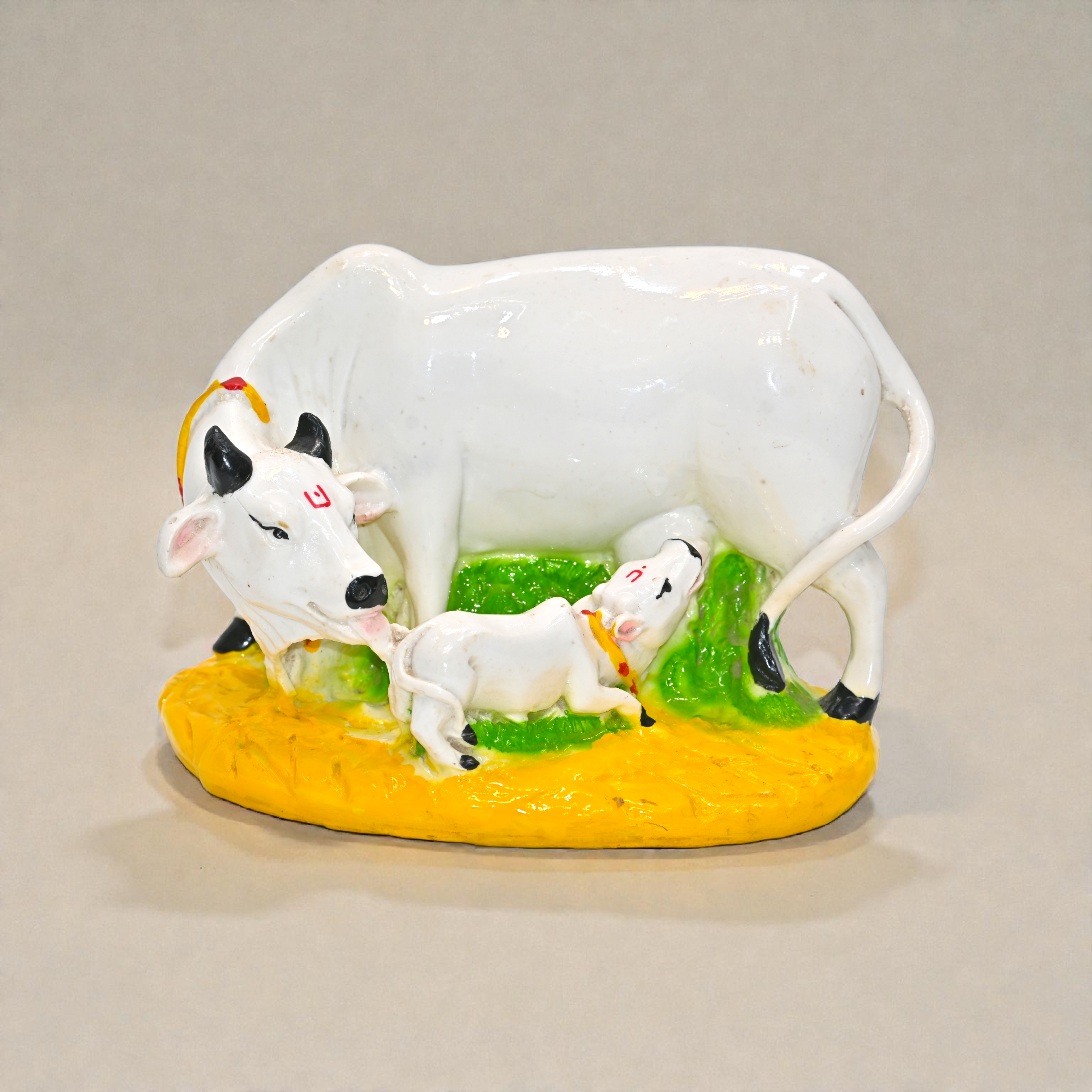 Kamdhenu Gaay Bachda Murti | Sacred Cow and Calf Idol for Home Mandir | Handcrafted Decorative Gau Mata Statue for Pooja & Gifting